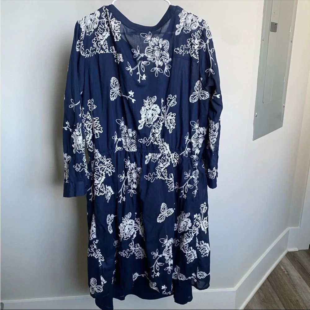 🔥5/$25 Westport Dress Navy & White Embroidered Coastal Beach Travel Cruise Dress - Picture 3 of 9